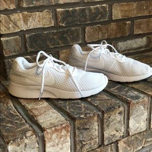 NIKE Women’s Tanjun Running Shoes